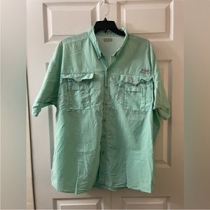 Columbia men’s teal fishing shirt